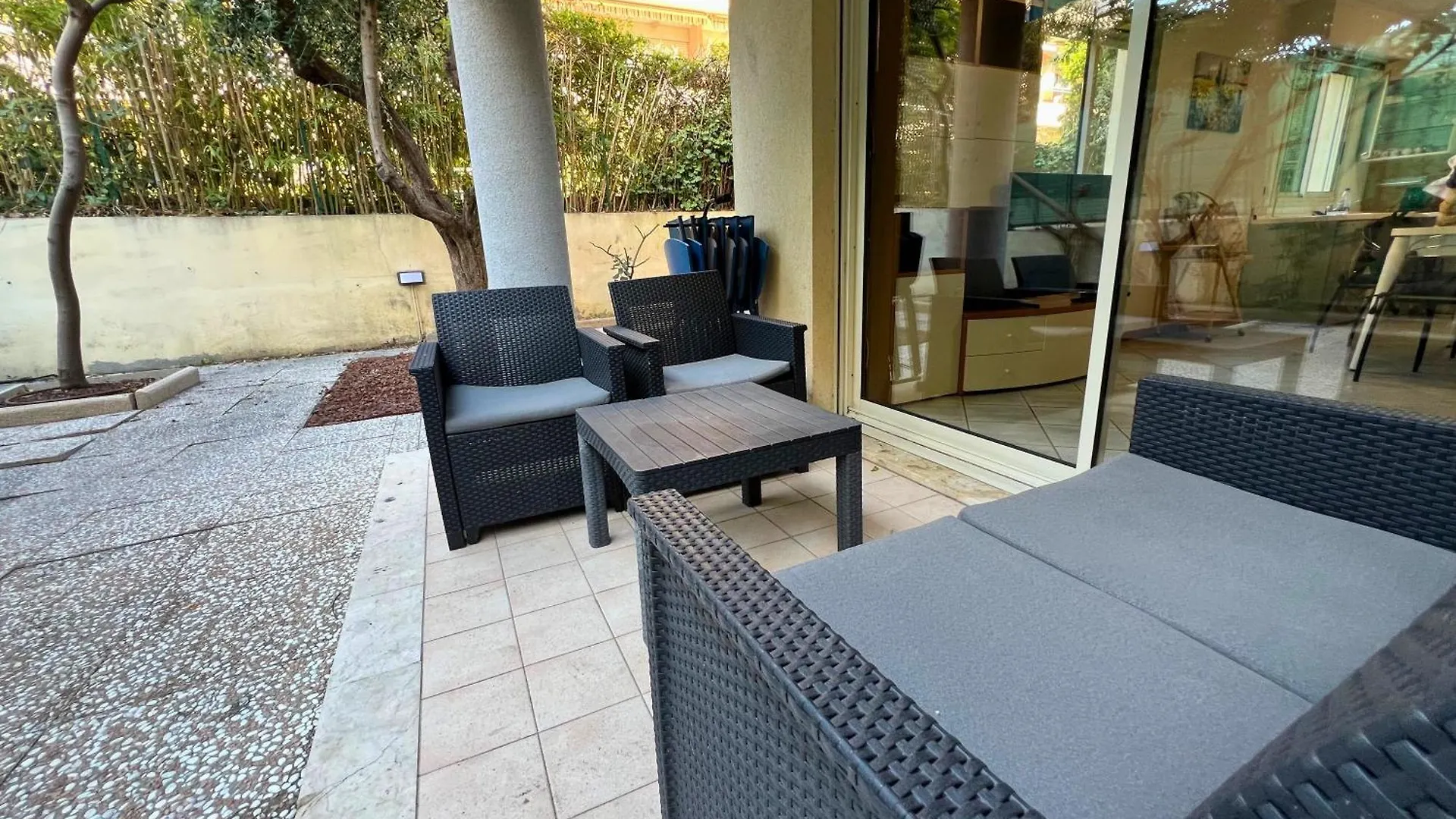Magnificent Apartment With Garden On The Beach Roquebrune-Cap-Martin