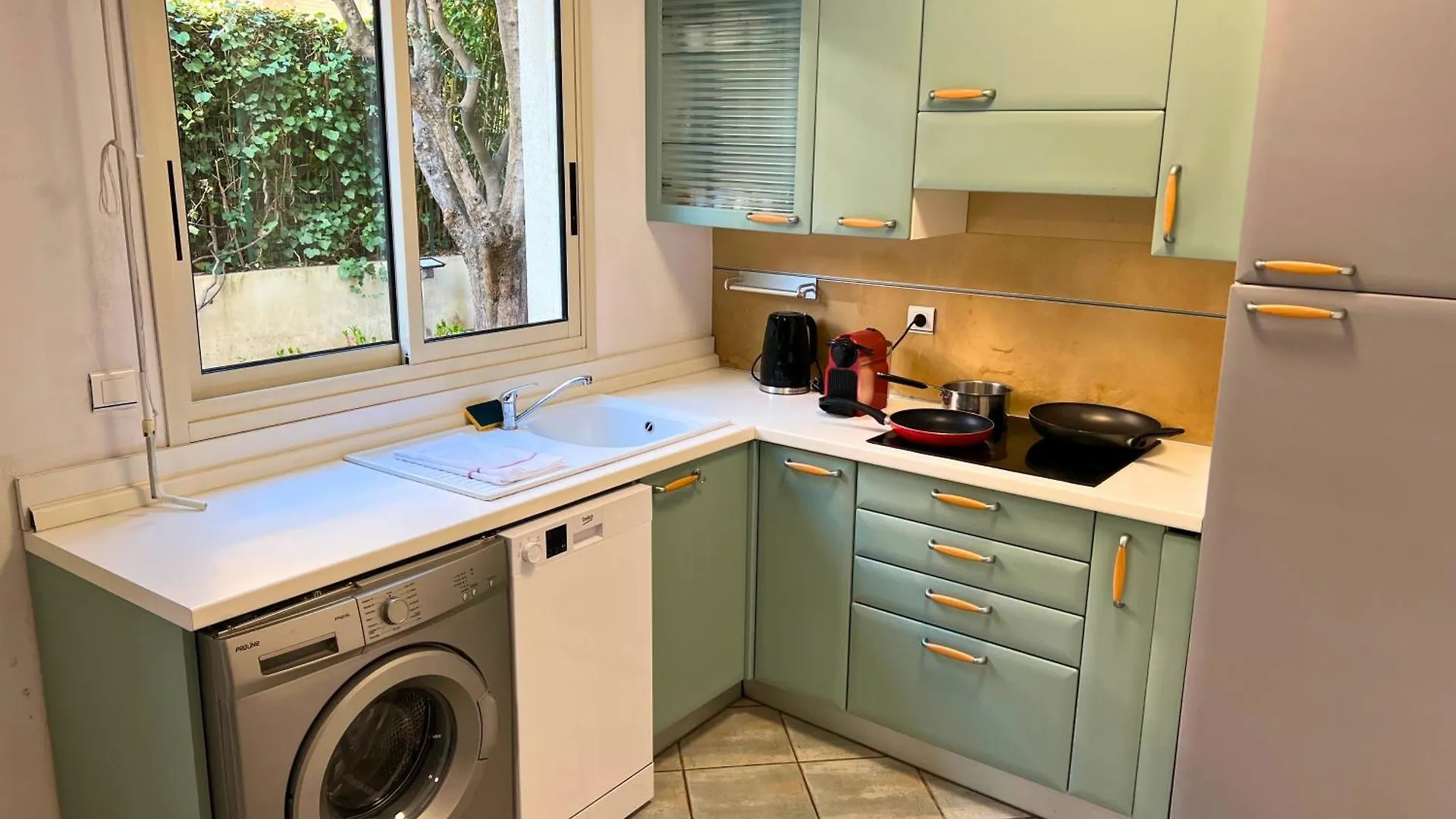 Magnificent Apartment With Garden On The Beach Roquebrune-Cap-Martin