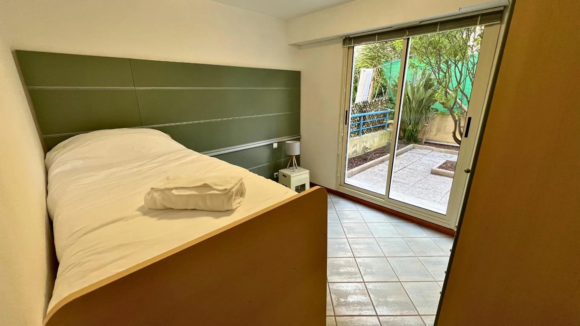Magnificent Apartment With Garden On The Beach Roquebrune-Cap-Martin